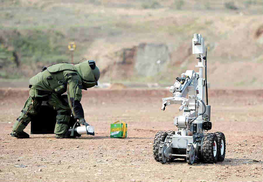 排爆机械人机电手艺参数_排爆机械手机电-万至达机电